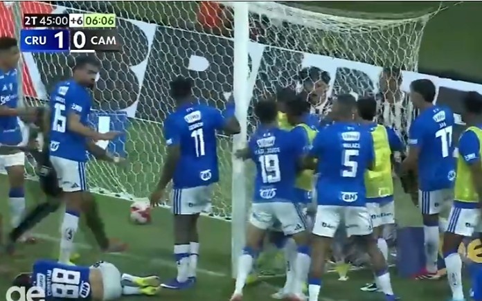 爆发冲突+23人吃红牌！米内罗竞技官方：坚决反对一切暴力行为